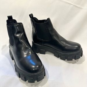 Circus by Sam Edelman Black Leather Chelsea Boots